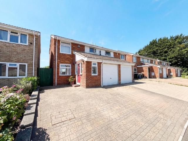 House for sale in Spring Park, Luton
