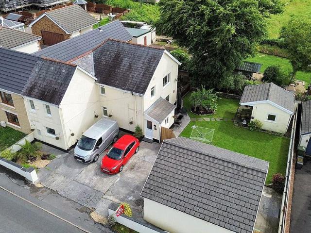 House for sale in Llangyndeyrn, Meinciau