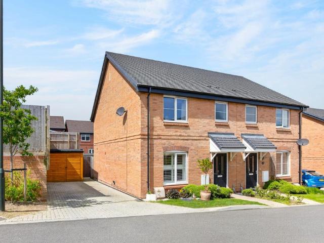 House for sale in Perryfields, West Sussex