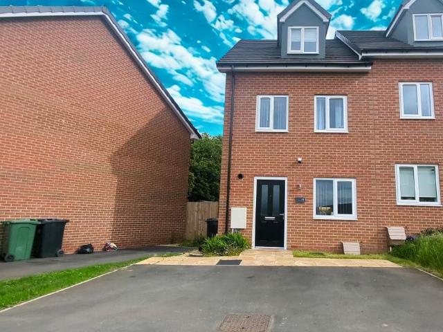 House for sale in Hanging Heaton, Dewsbury