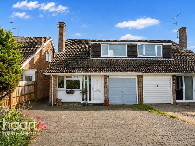 House for sale in Hackleton