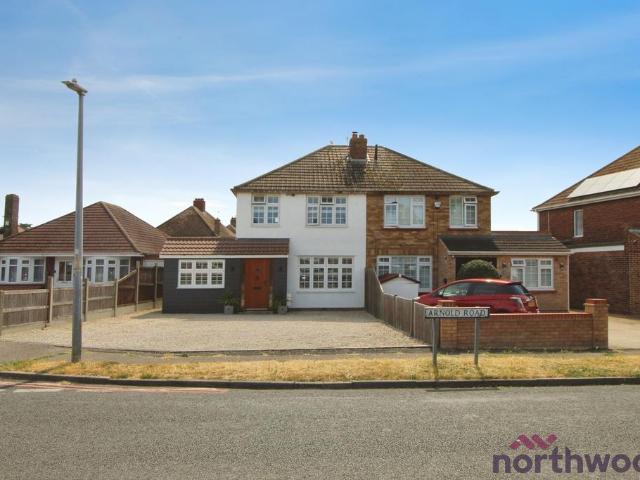 House for sale in Dale Hill, Essex
