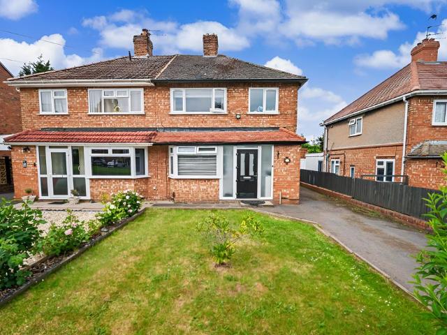 House for sale in Aldersley, West Midlands