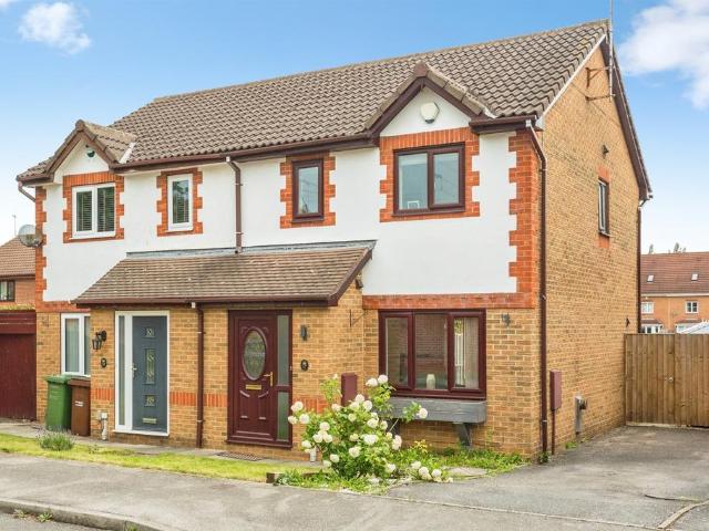 House for sale in Wrenthorpe, West Yorkshire