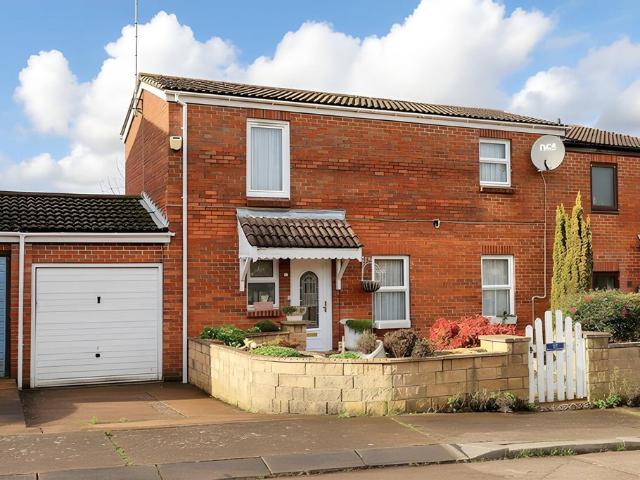 House for sale in Purfleet, Essex