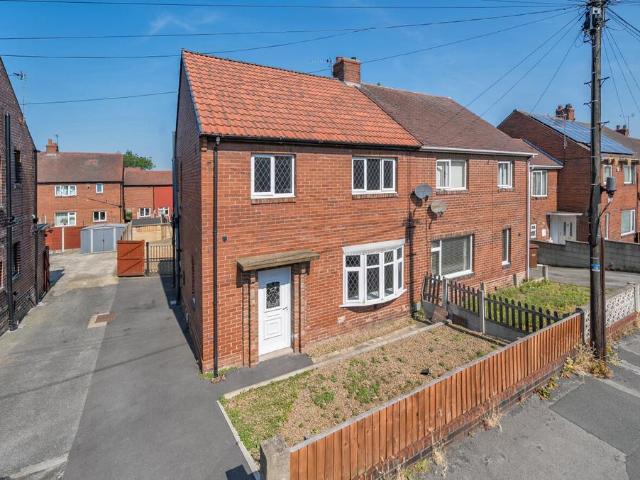 House for sale in Purston Jaglin, West Yorkshire