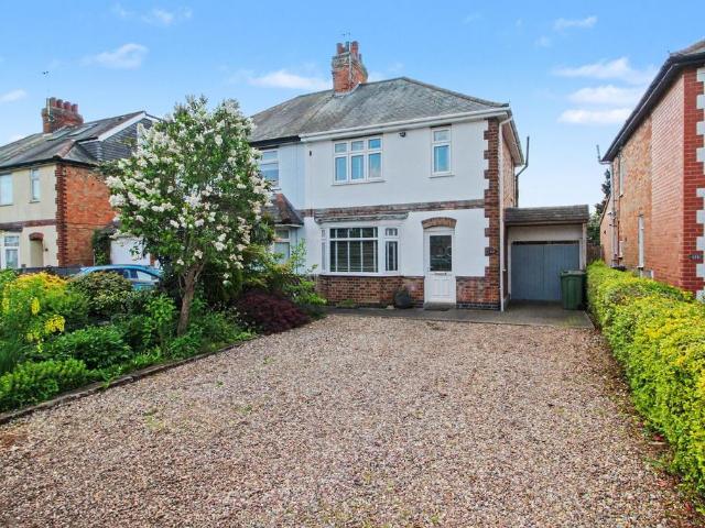 House for sale in Whetstone, Pinfold