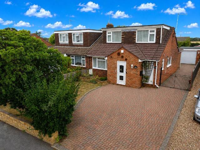 House for sale in Barton-le-clay, Bedfordshire