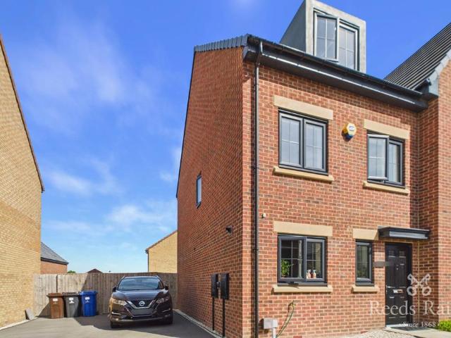 House for sale in Royston, South Yorkshire