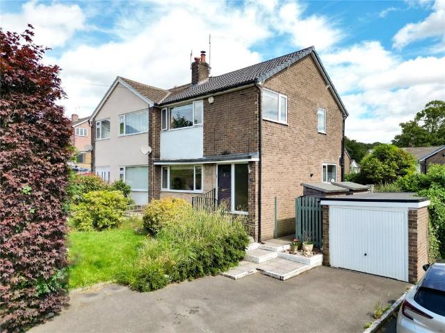 House for sale in Farsley, West Yorkshire