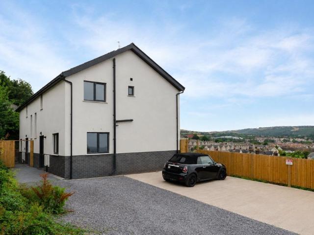 House for sale in Old Colwyn, Wales