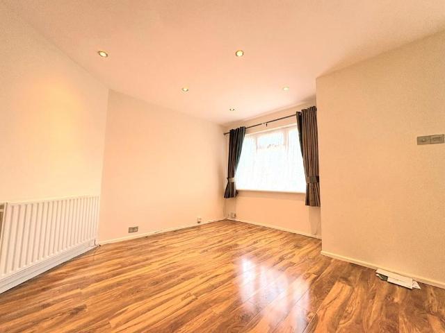 House for sale in Harrow Weald, Greater London