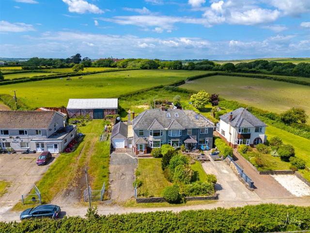 House for sale in Holtsfield, Manselfield