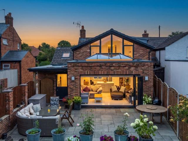 House for sale in Kingsley, Cheshire