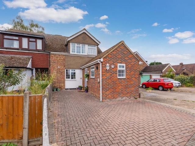 House for sale in Iver