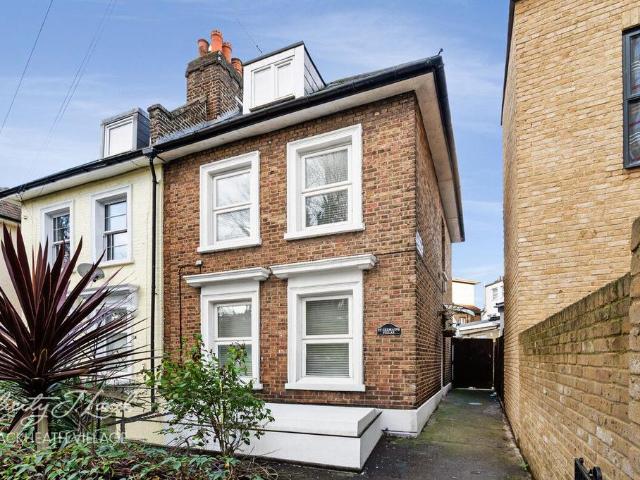 House for sale in London Borough of Lewisham, Ladywell