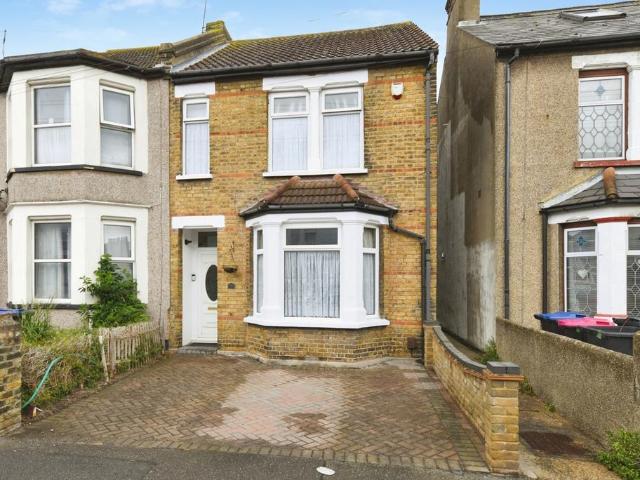 House for sale in North Shoebury, Alton Barnes