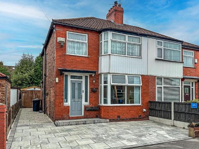 House for sale in Timperley, Timperley