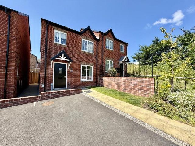 House for sale in Mirfield, West Yorkshire