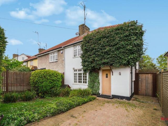House for sale in Colney Hatch, Greater London