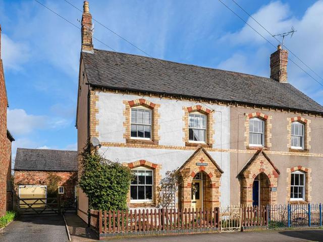 House for sale in Alderminster, Warwickshire
