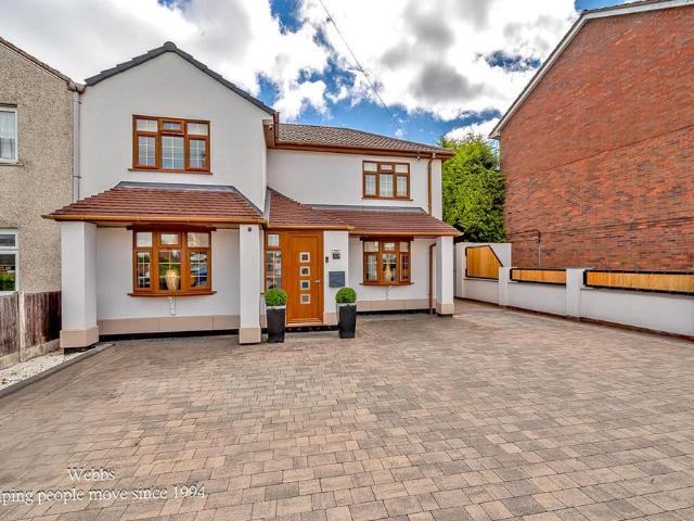House for sale in Landywood, Great Chatwell