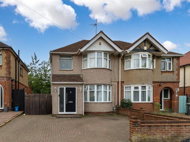 House for sale in Spring Park, Luton