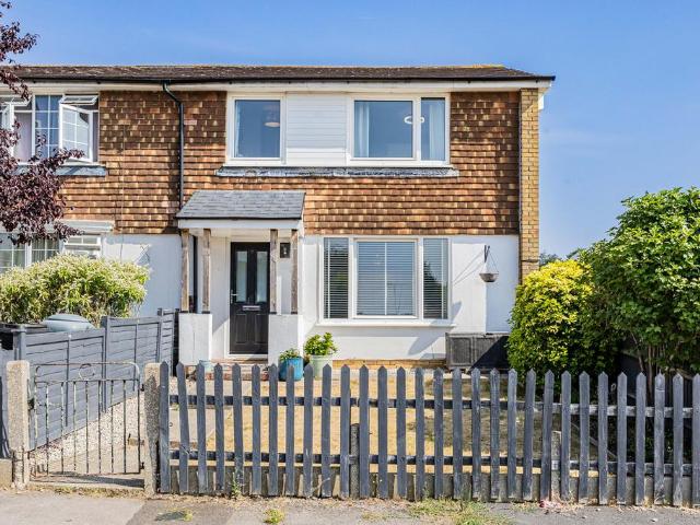 House for sale in Woodley