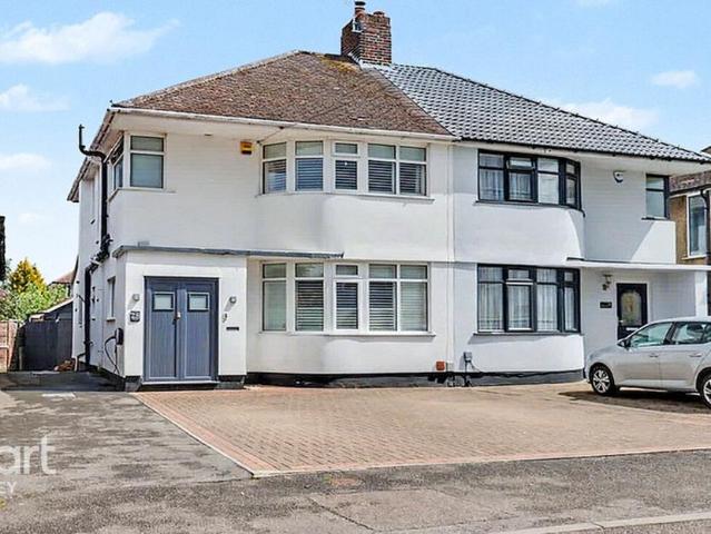 House for sale in Spring Park, Luton