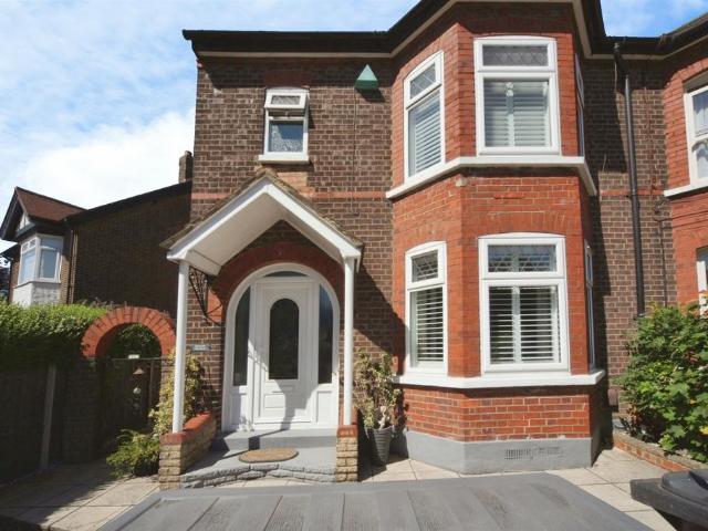 House for sale in Woodside Estate, Houghton Regis