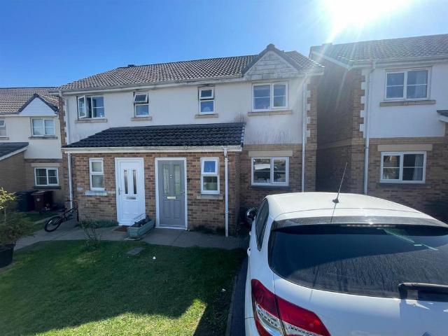 House for sale in Charlesworth, East Midlands