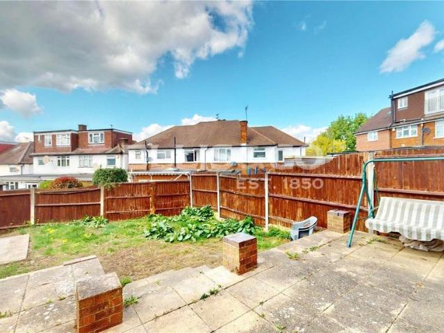 House for sale in London Borough of Ealing, Greenford