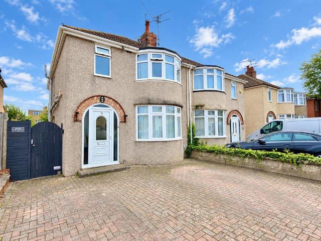 House for sale in Gorse Hill, Swindon