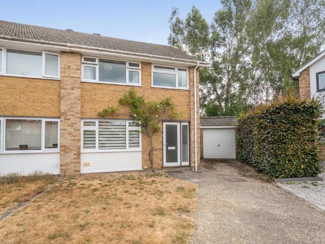 House for sale in Heol-las, Surrey