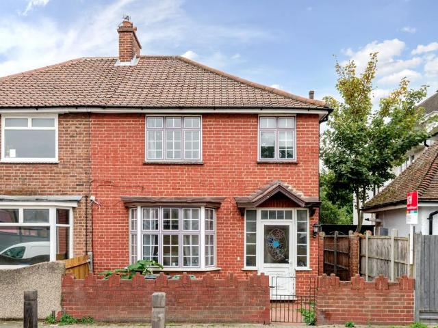 House for sale in Summerstown, Greater London