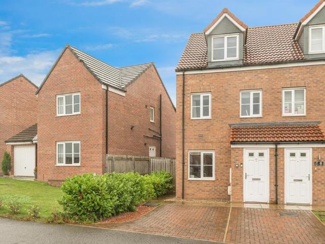 House for sale in Wrenthorpe, West Yorkshire
