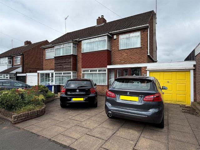 House for sale in Halesowen, West Midlands