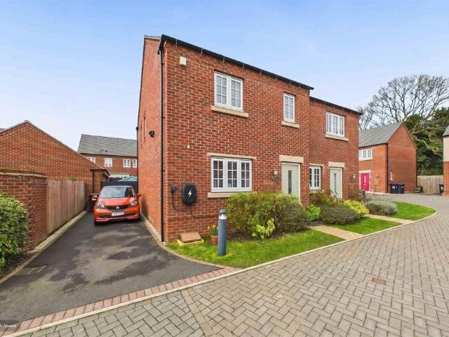 House for sale in Froggatt, East Midlands