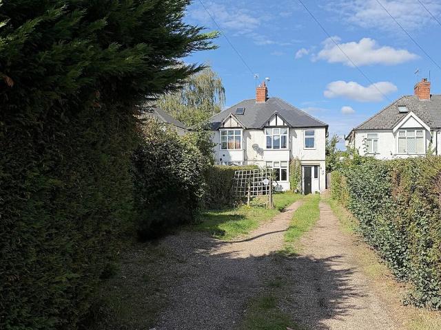 House for sale in Green Close, Warwickshire