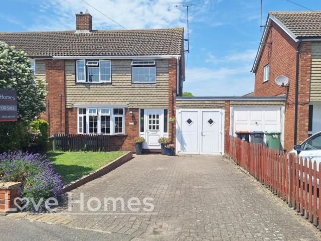 House for sale in Barton-le-clay, Bedfordshire