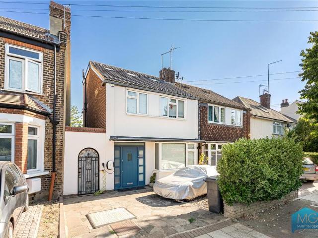 House for sale in Colney Hatch, Greater London