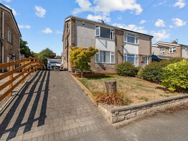 House for sale in Low Moor, West Yorkshire