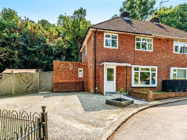 House for sale in The Butts, Kent
