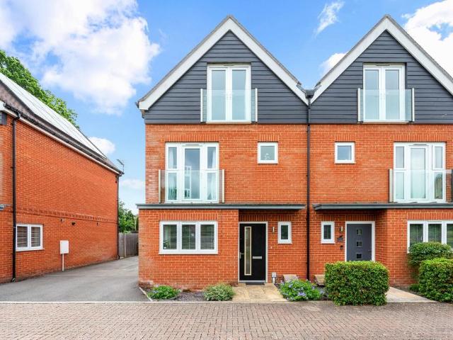 House for sale in Oxted, Hillview