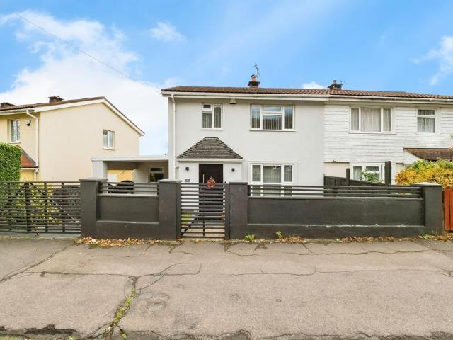 House for sale in London Borough of Redbridge, Greater London