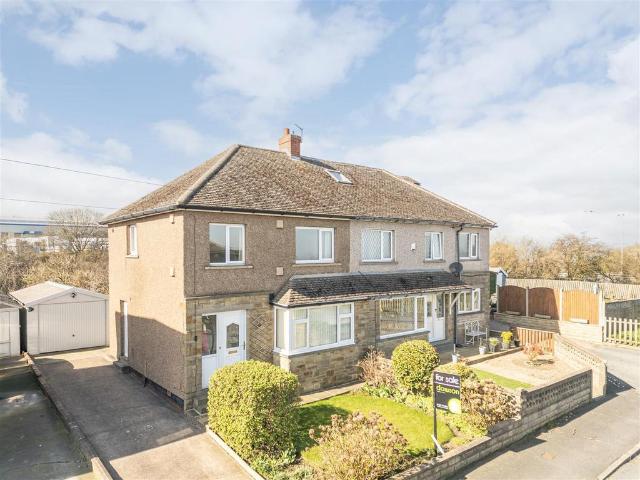 House for sale in Ainley Top, West Yorkshire