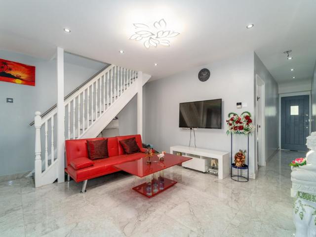 House for sale in Watford Rural, Batchworth