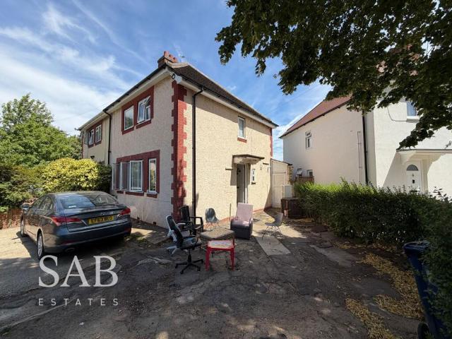 House for sale in London Borough of Ealing, Perivale