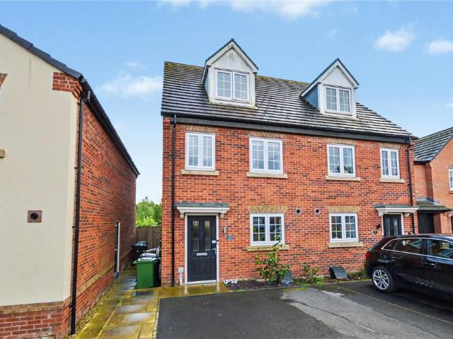 House for sale in Great and Little Preston, West Yorkshire