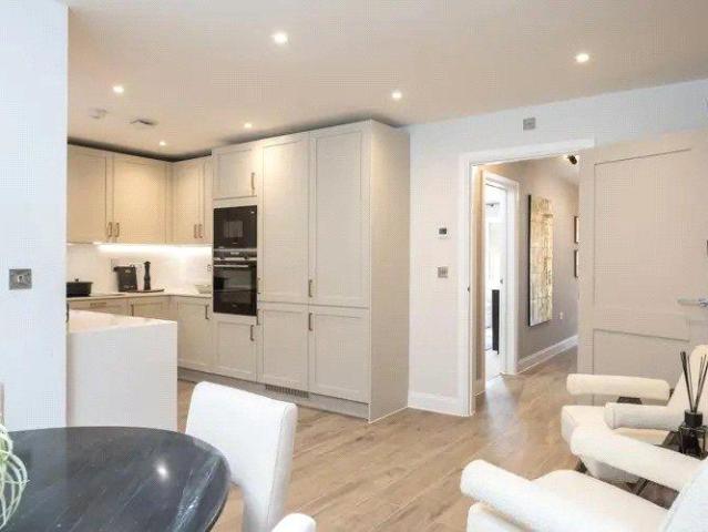 House for sale in North Ascot, Ascot